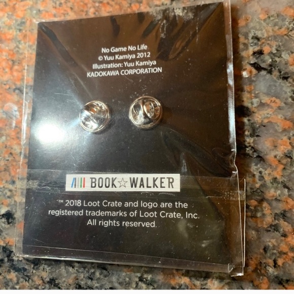 Amazing collection of pins and rare coin - Picture 9 of 11